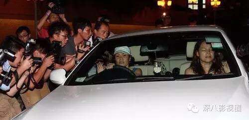 柏芝妈55岁勇闯娱乐圈！她手撕谢家的往事，就是一部老炮儿传奇