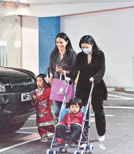 柏芝妈55岁勇闯娱乐圈！她手撕谢家的往事，就是一部老炮儿传奇