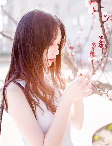 适合烫染的中分发型,中分发型自己怎么染发