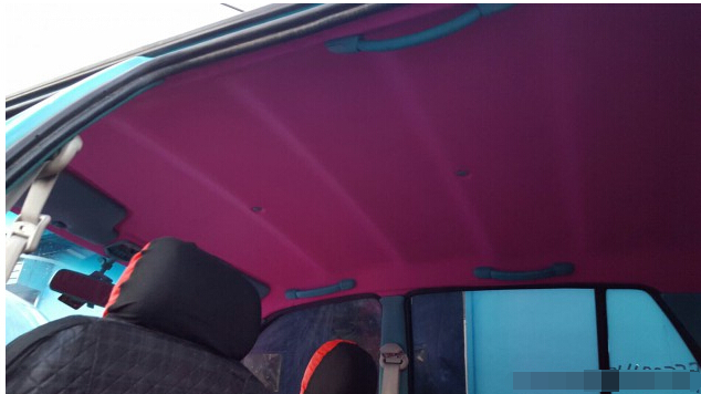 这可能是史上最艳丽的夏利，车主的心是粉嫩的