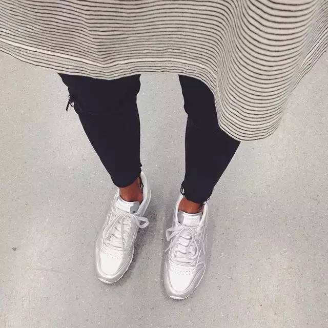 你一定是喜欢这双小白鞋的low逼