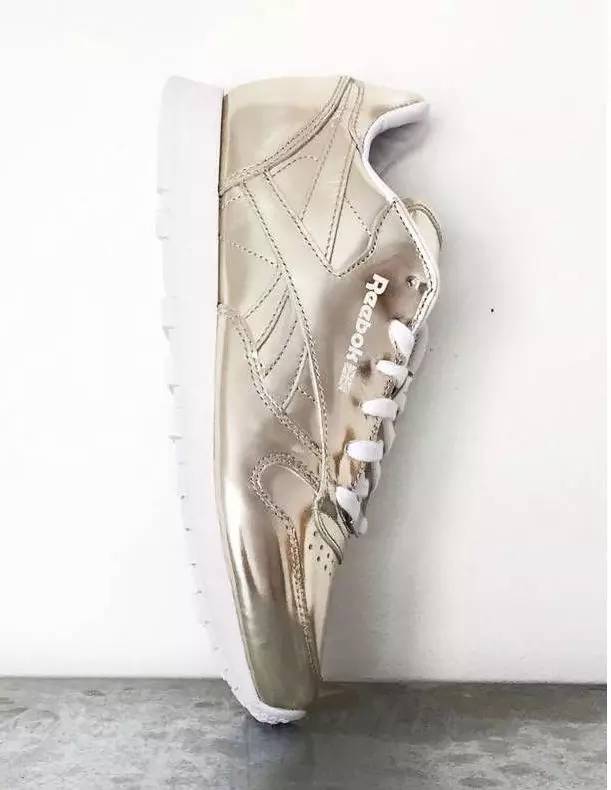 你一定是喜欢这双小白鞋的low逼