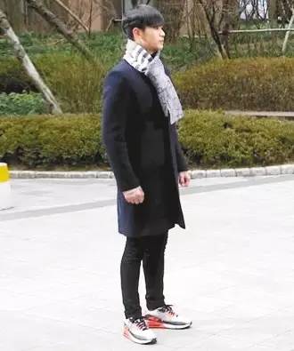 你一定是喜欢这双小白鞋的low逼