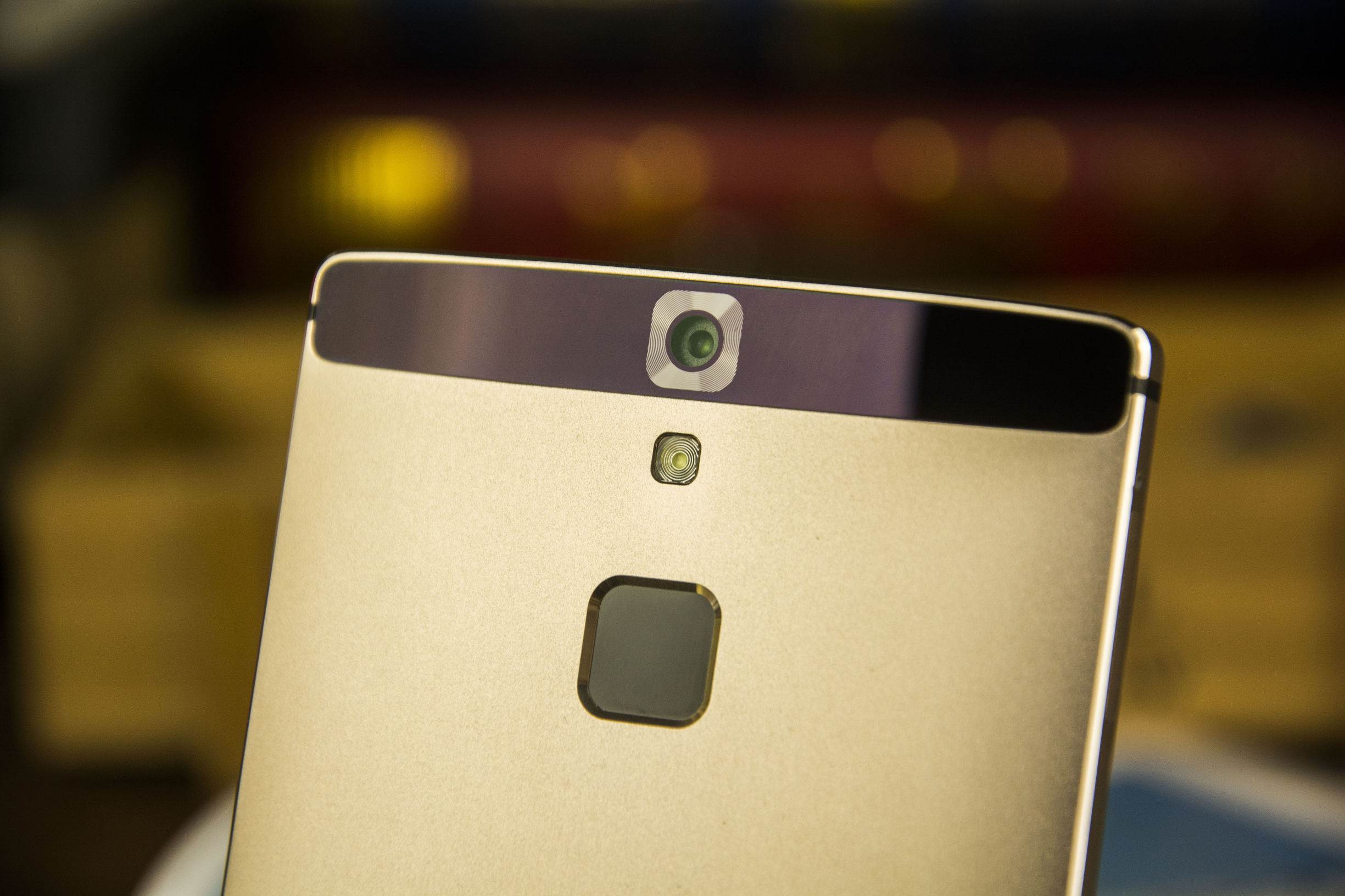 青葱metal手机拆机,未来千元手机