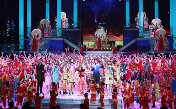 80年代央视春晚主持服装,24年春晚主持人服装