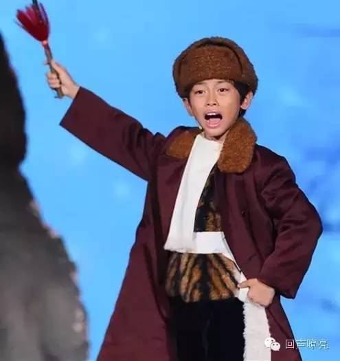 《天将雄狮》成龙的搭档小王子帅萌亮相！吕薇、赵忠祥节目现场吃西瓜