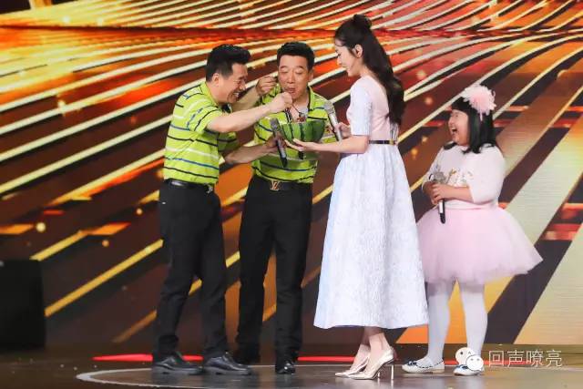 《天将雄狮》成龙的搭档小王子帅萌亮相！吕薇、赵忠祥节目现场吃西瓜