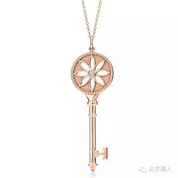 为什么每个女人都要有一串石榴石,为什么每个女人要有一件羊绒大衣