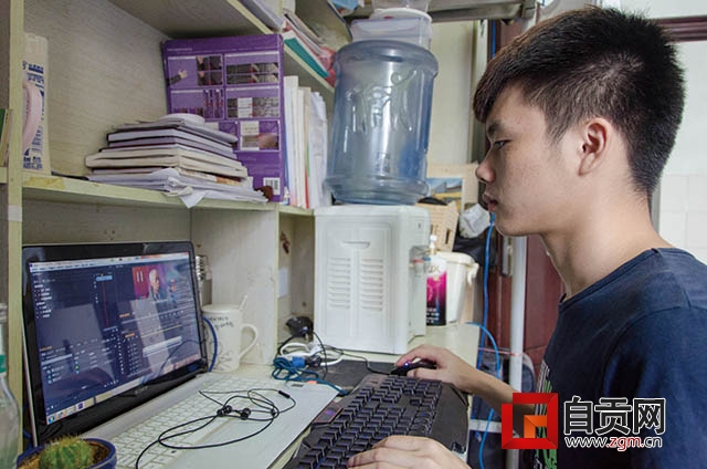 四川理工学院国旗护卫队,四川师范大学向中国军人致敬视频