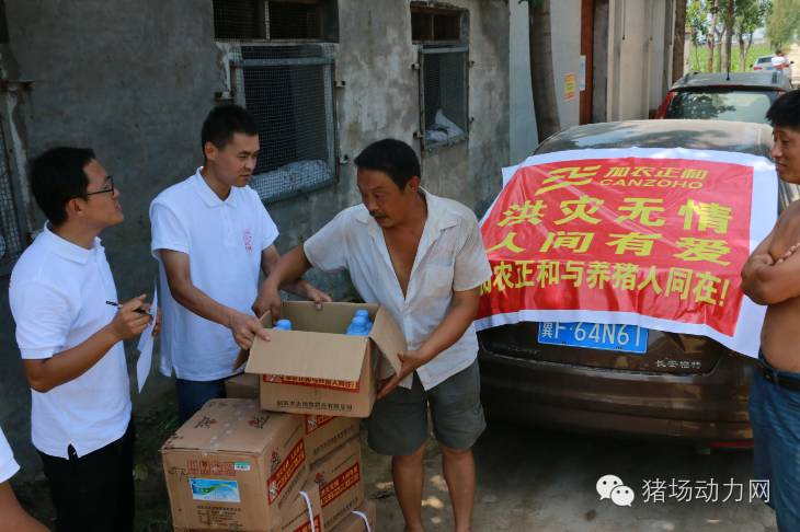 暴雨中抗洪救灾,自己受灾却坚持抗洪救灾感人视频