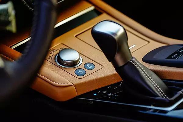 雷克萨斯es200和凯美瑞2.0动力,雷克萨斯es200和亚洲龙哪个动力好