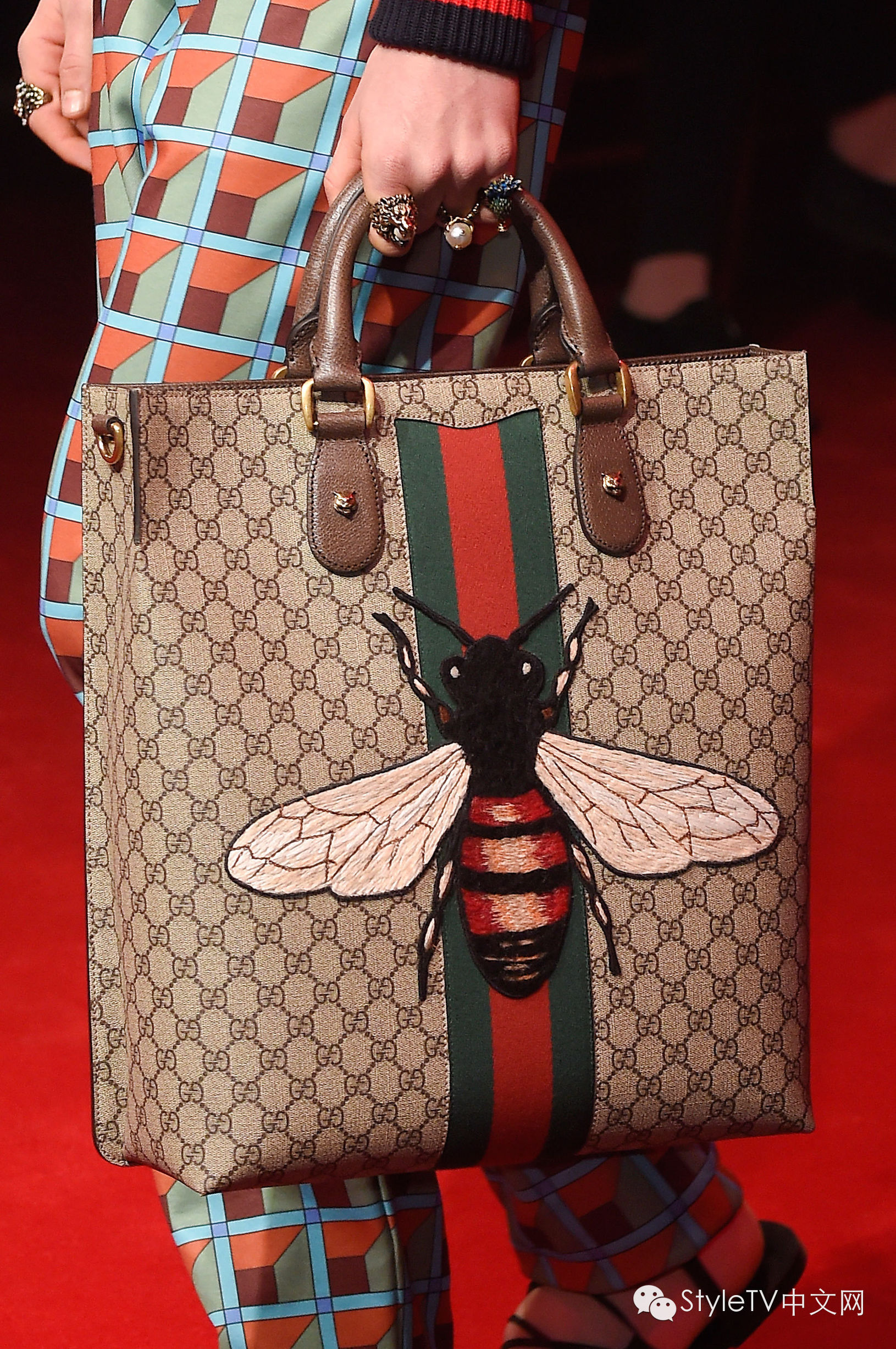 美cry！窥探躲在GUCCI后台的少男少女们