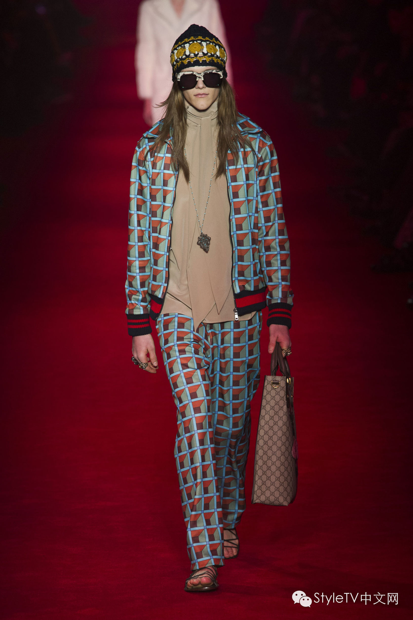 美cry！窥探躲在GUCCI后台的少男少女们