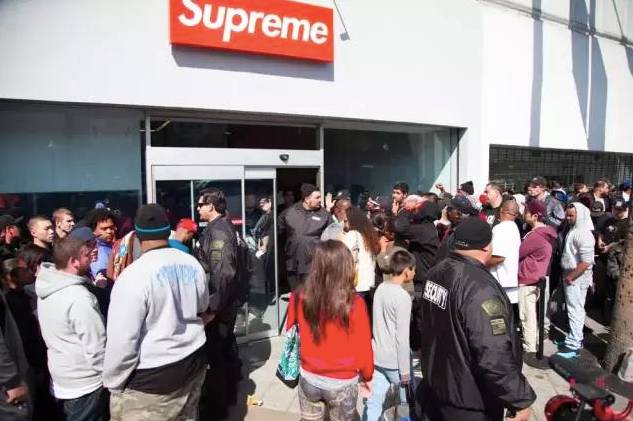 狂热粉的表白｜你为Supreme贡献了钞票，看看他为它做了件什么事？