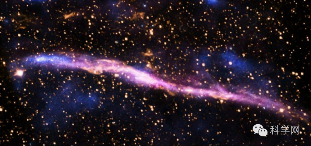 这些恒星与自恋狂的土豪一个死样，离世前还要一次次地自我表现