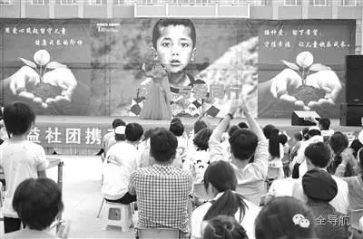 今年临夏州旅游总收入达20亿元；孕妇睡楼道6天6夜；标识指反临夏高速闹笑话