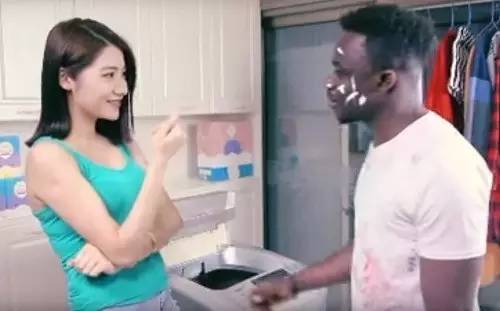 从这则丢人丢到国外的广告中,我们该反思些什么?