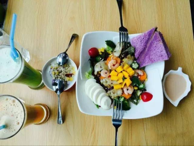 关关相亲对象主动请吃饭那段,关关去吃饭