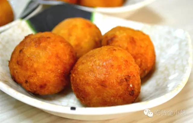 关关相亲对象主动请吃饭那段,关关去吃饭