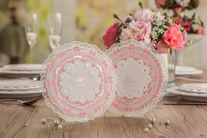 这张婚礼请柬有“毒”，还不速来围观！