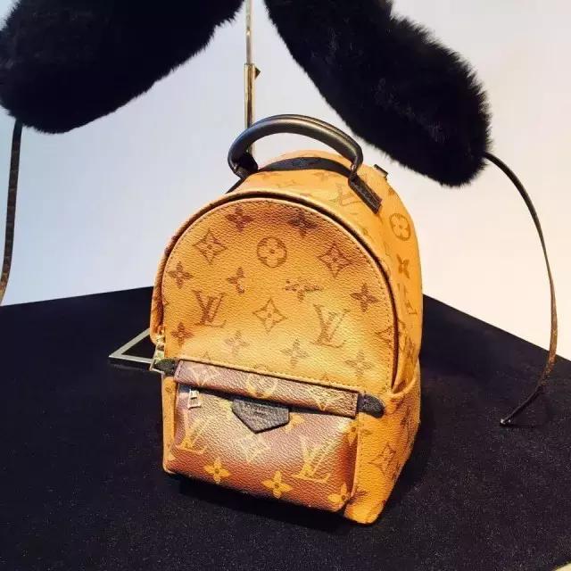 lv最新款脑洞也太大了吧,lv新款比之前多了两条线