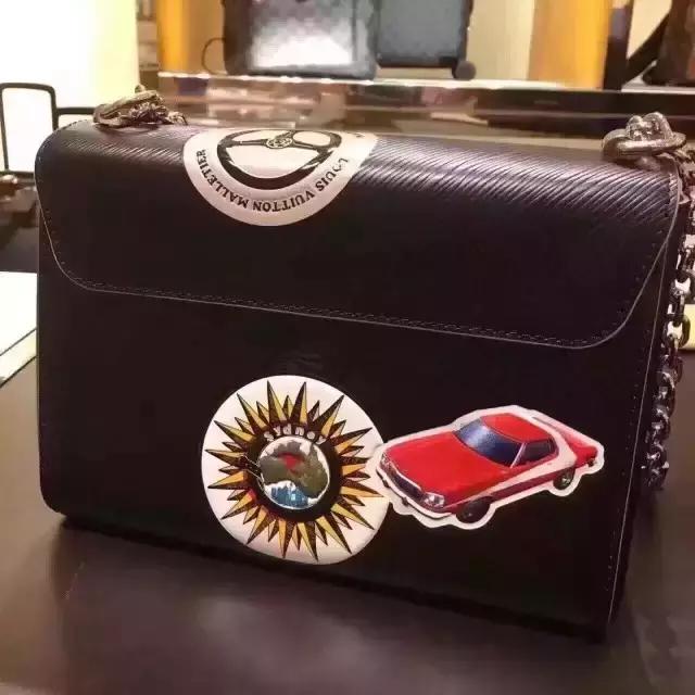 lv最新款脑洞也太大了吧,lv新款比之前多了两条线