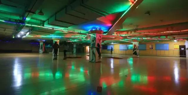 真冰滑冰场避暑胜地,全国四季开放的滑冰场