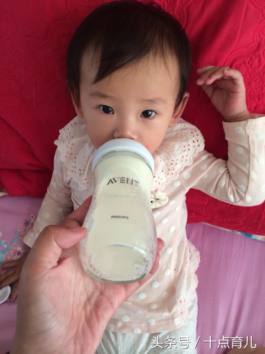 让宝宝爱上奶瓶喂养的高招,一招让宝宝爱上奶粉