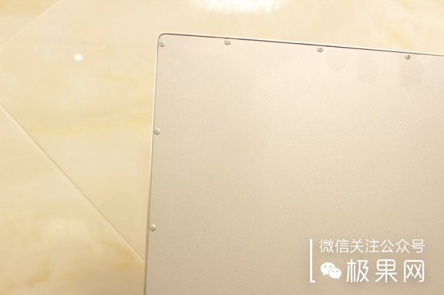 觉得电视没必要？看了这台4K曲屏电视你还会这么想吗？