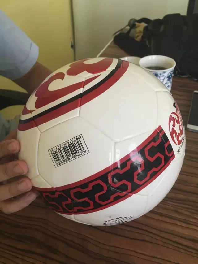 足球领域阿迪达斯碾压耐克,阿迪达斯智能足球