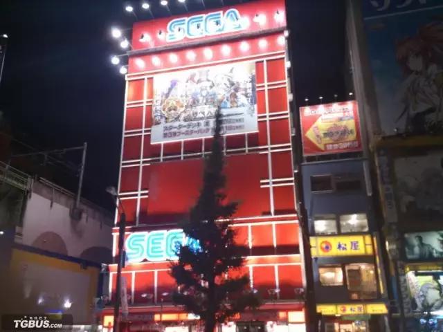 宅男的世界你不懂：一款“军宅专属”游戏如何救了日本街机业？