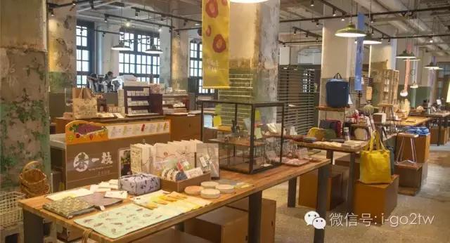 雨天旅游又是另外一种乐趣,旅游遇到下雨天也要潇洒