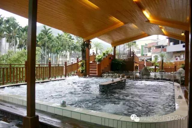 雨天旅游又是另外一种乐趣,旅游遇到下雨天也要潇洒