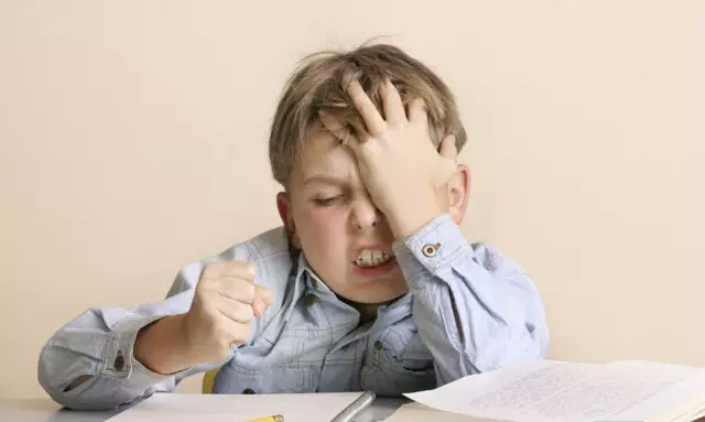 治疗脚出汗脚气的小偏方有哪些,脚气小偏方脚丫裂口了痒的厉害