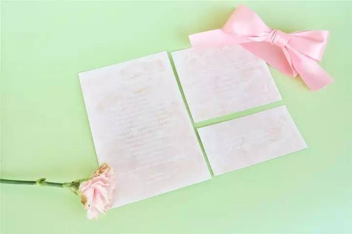 这张婚礼请柬有“毒”，还不速来围观！