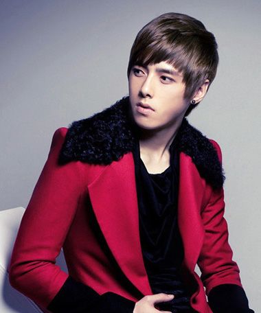 适合12岁男生帅气的短发型,适合22岁男生的成熟发型