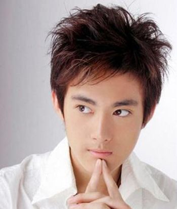 适合12岁男生帅气的短发型,适合22岁男生的成熟发型