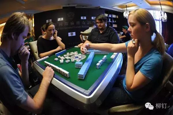 柳钉出品|麻将玩出了高逼格！爱马仕、LV、卡地亚都出了中国麻