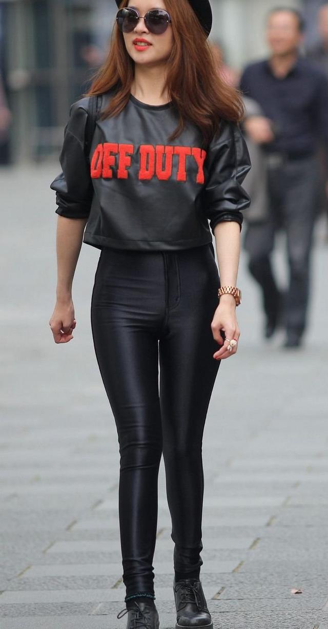 为什么说穿紧身裤的女人颜值不会太低，还风情万种