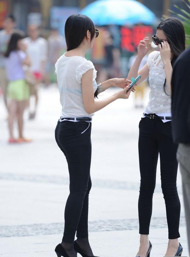 为什么说穿紧身裤的女人颜值不会太低，还风情万种
