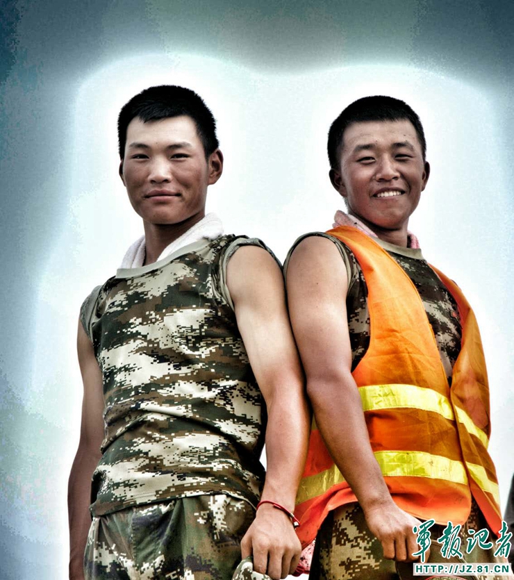 40度的高温天气救火人员真辛苦,39度高温下的坚守视频