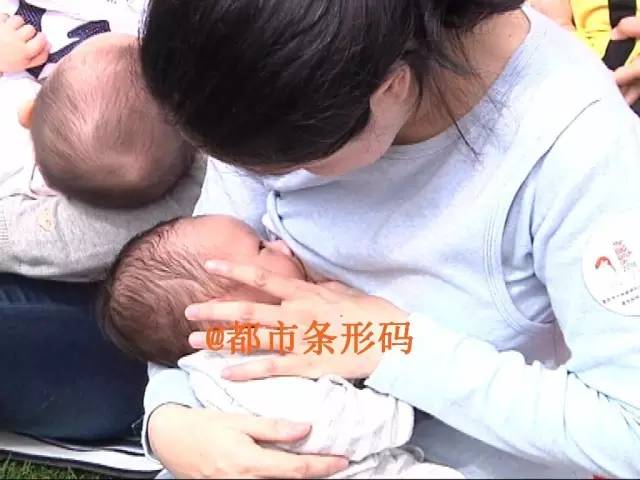 广州妈妈母乳喂养快闪,百名妈妈快闪母乳喂养