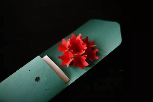 这张婚礼请柬有“毒”，还不速来围观！