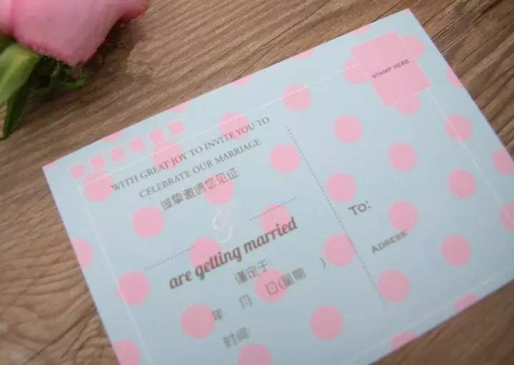 这张婚礼请柬有“毒”，还不速来围观！
