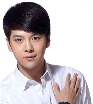 适合12岁男生帅气的短发型,适合22岁男生的成熟发型