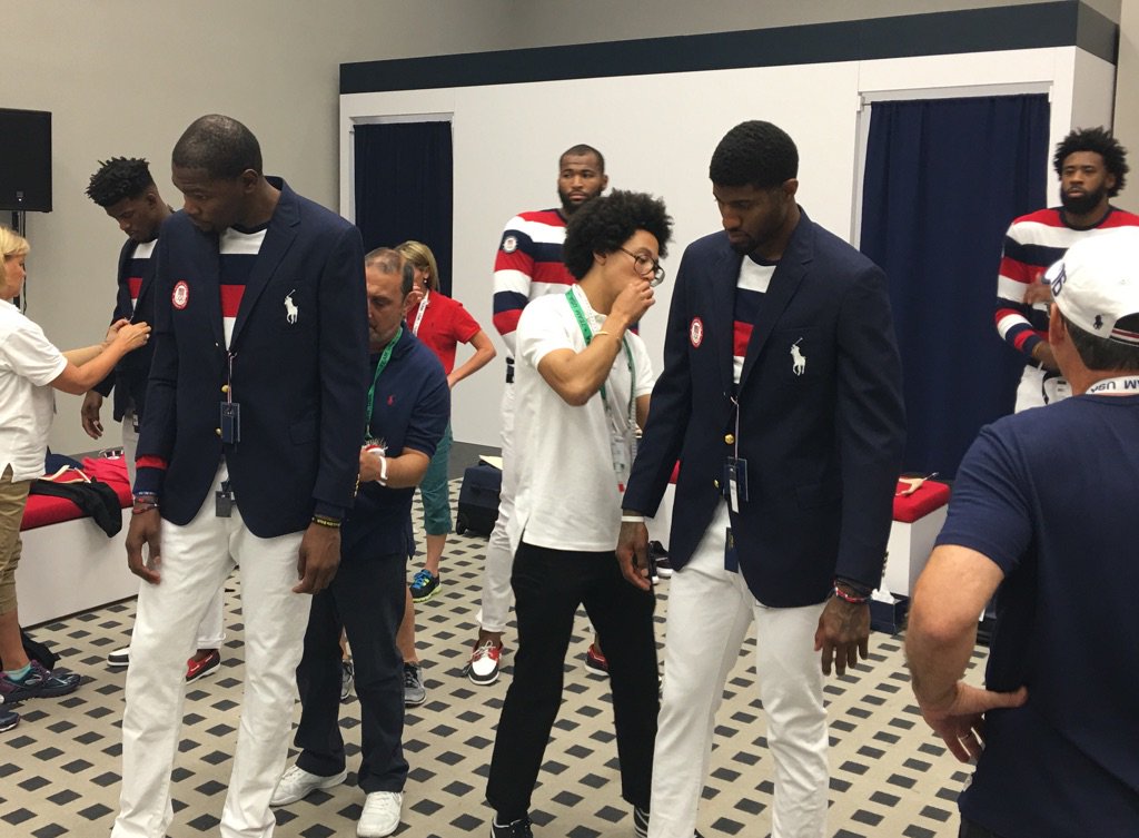 追梦-格林又闯大祸，发队友睡觉图夹带隐私照一起发出