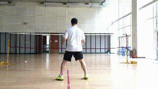 羽毛球步法要领动态图,少儿羽毛球基本动作入门步法练习