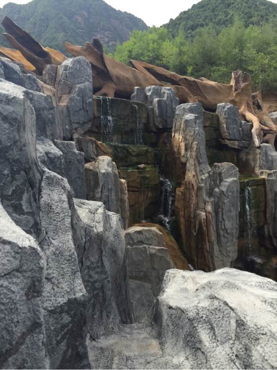 野外空手套“野鸡脖子”巨毒蛇已伏法