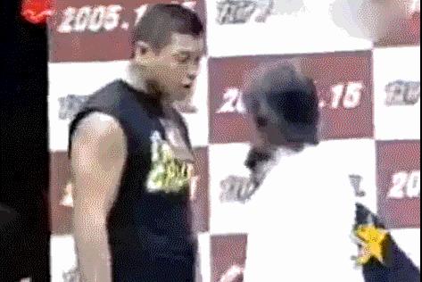 周星驰受外国主持人挑衅视频,周星驰外国上节目时被侮辱