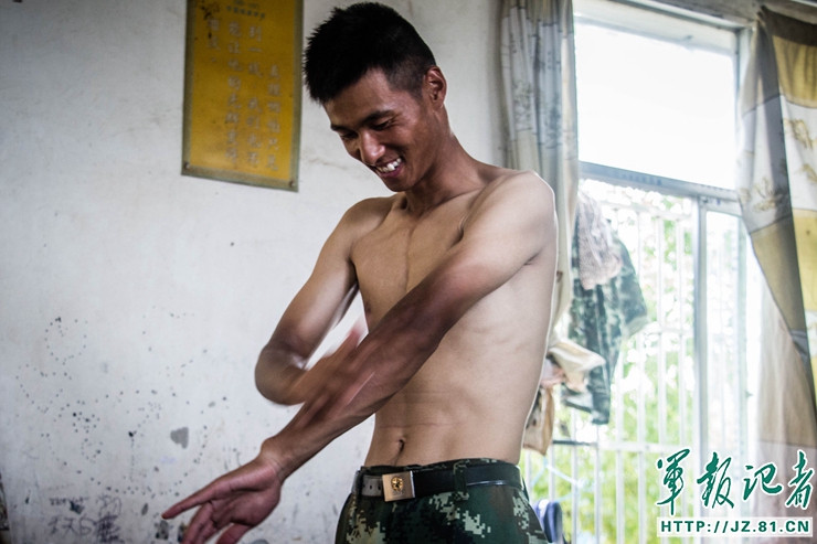 40度的高温天气救火人员真辛苦,39度高温下的坚守视频